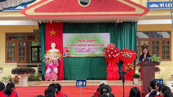 LÃNH ĐẠO XÃ KIÊN MỘC THĂM, CHÚC MỪNG CÁC CƠ SỞ GIÁO DỤC NHÂN NGÀY NHÀ GIÁO VIỆT NAM 20/11