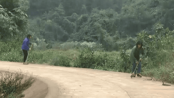 Chung tay giữ gìn vệ sinh môi trường chào mừng kỷ niệm 79 năm Chiến thắng trận đầu Khau Háy, Ngày chợ xã Kiên Mộc và Lễ hội Đình Pò Háng