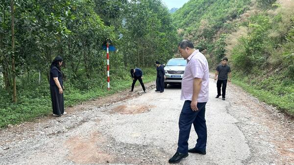BAN PHÁP CHẾ HĐND TỈNH KHẢO SÁT TẠI XÃ KIÊN MỘC
