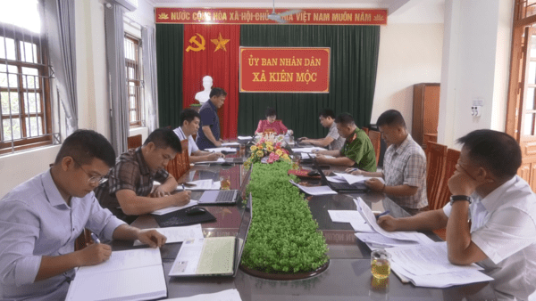 HĐND xã giám sát UBND về thực hiện Nghị quyết số 44