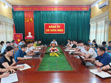 Kinh tế - Chính trị