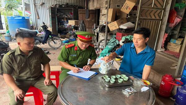 Công an xã Kiên Mộc tổ chức tuyên truyền phòng chống các loại tội phạm đường phố